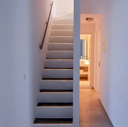 Hébergement de vacances Stone With A Sea Water Swimming Pool And A Sea And Sunset View