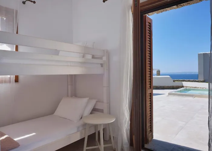 Hébergement de vacances Stone With A Sea Water Swimming Pool And A Sea And Sunset View *