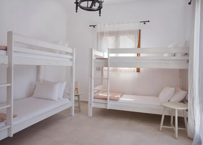 Hébergement de vacances Stone With A Sea Water Swimming Pool And A Sea And Sunset View