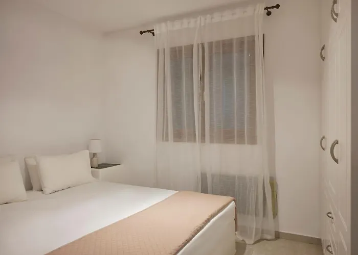 Hébergement de vacances Stone With A Sea Water Swimming Pool And A Sea And Sunset View Melissaki