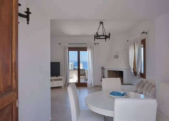 Hébergement de vacances Stone With A Sea Water Swimming Pool And A Sea And Sunset View Melissaki